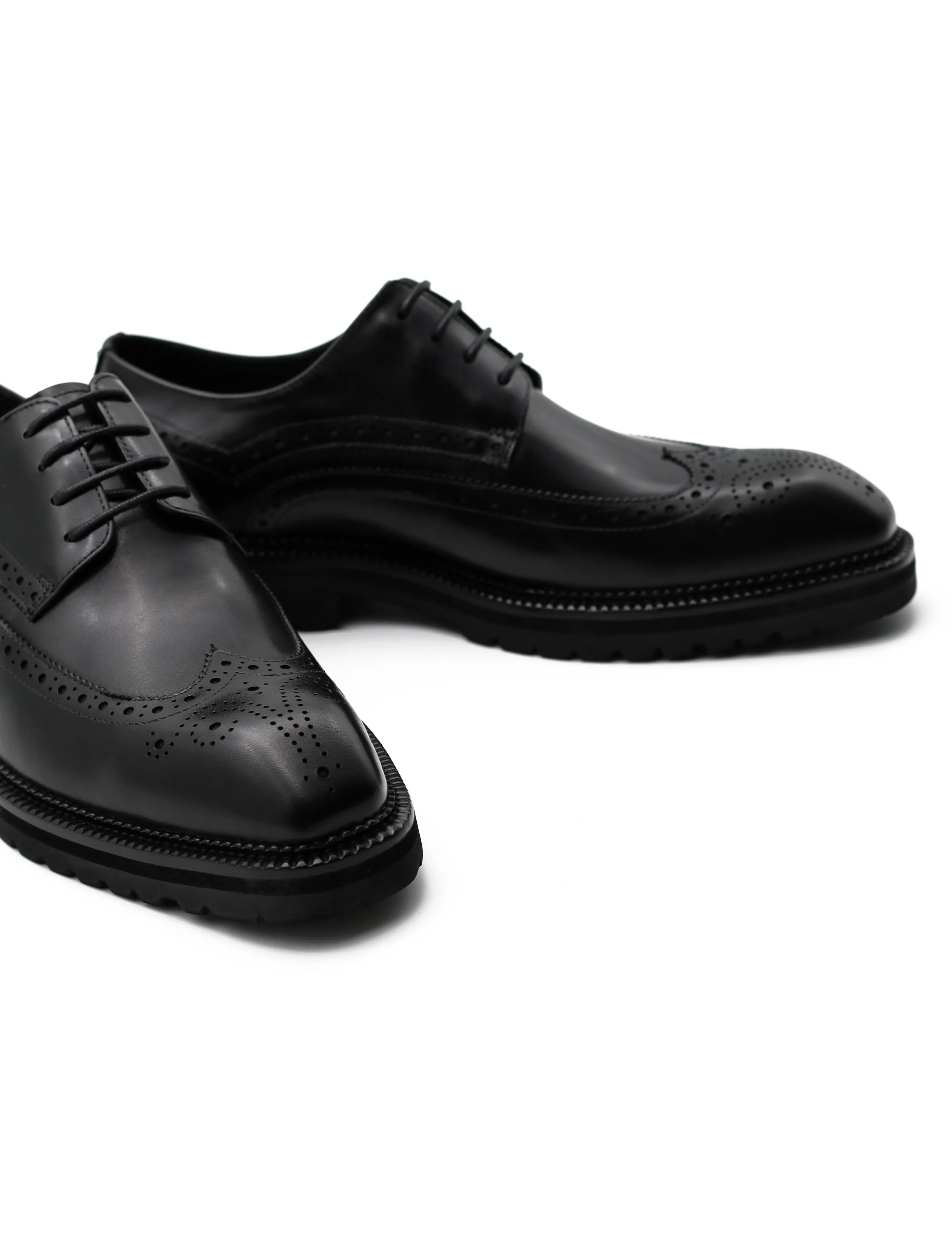 BLACK LEATHER DERBY LACE-UP SEMI BROGUE SHOES