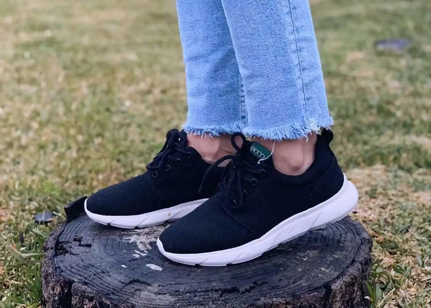 Explorer V2 Women's Vegan Hemp Trainers | Black & White